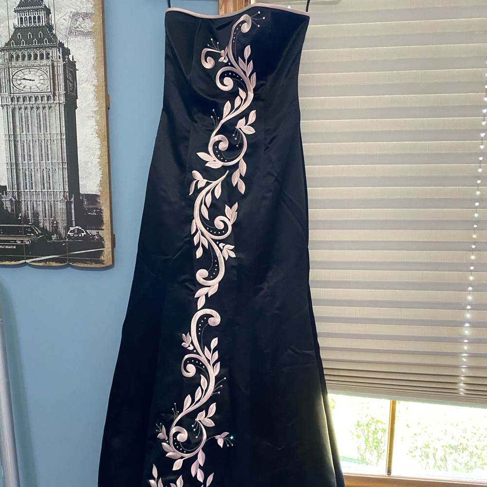 Jessica McClintock Dress / Open shoulder Gorgeous Prom dress